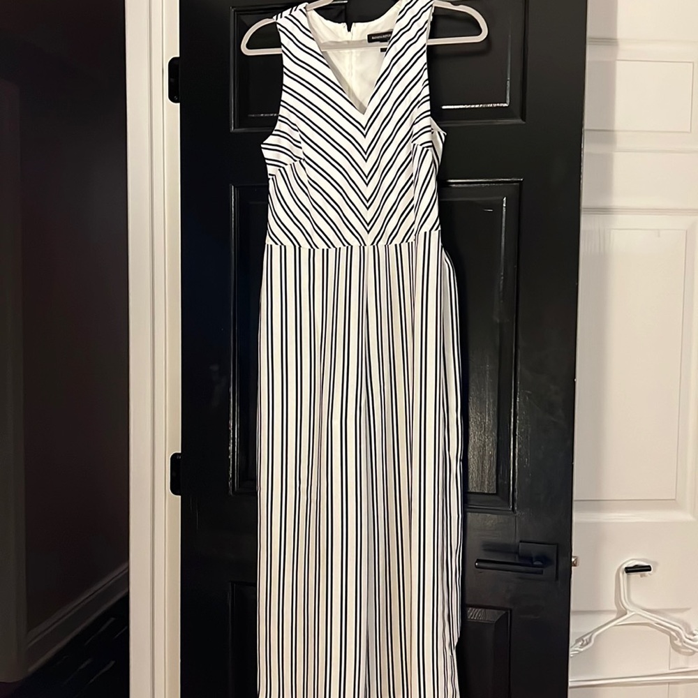 Banana Republic white with black stripe wide leg cropped jumpsuit :: Sz 6